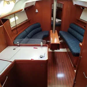  Botel Cruising Boat For Up To 6 People In Masnou